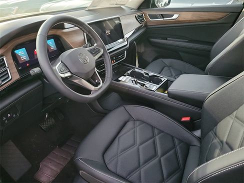 New 2026 Volkswagen Atlas SE image 7