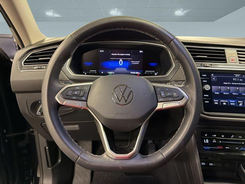 Used 2024 Volkswagen Tiguan SE FWD image 11