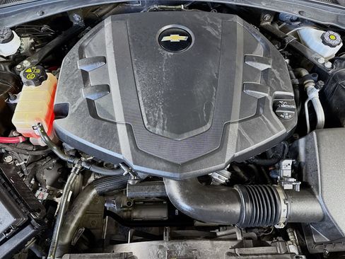 Used 2020 Chevrolet Camaro LT RWD image 33