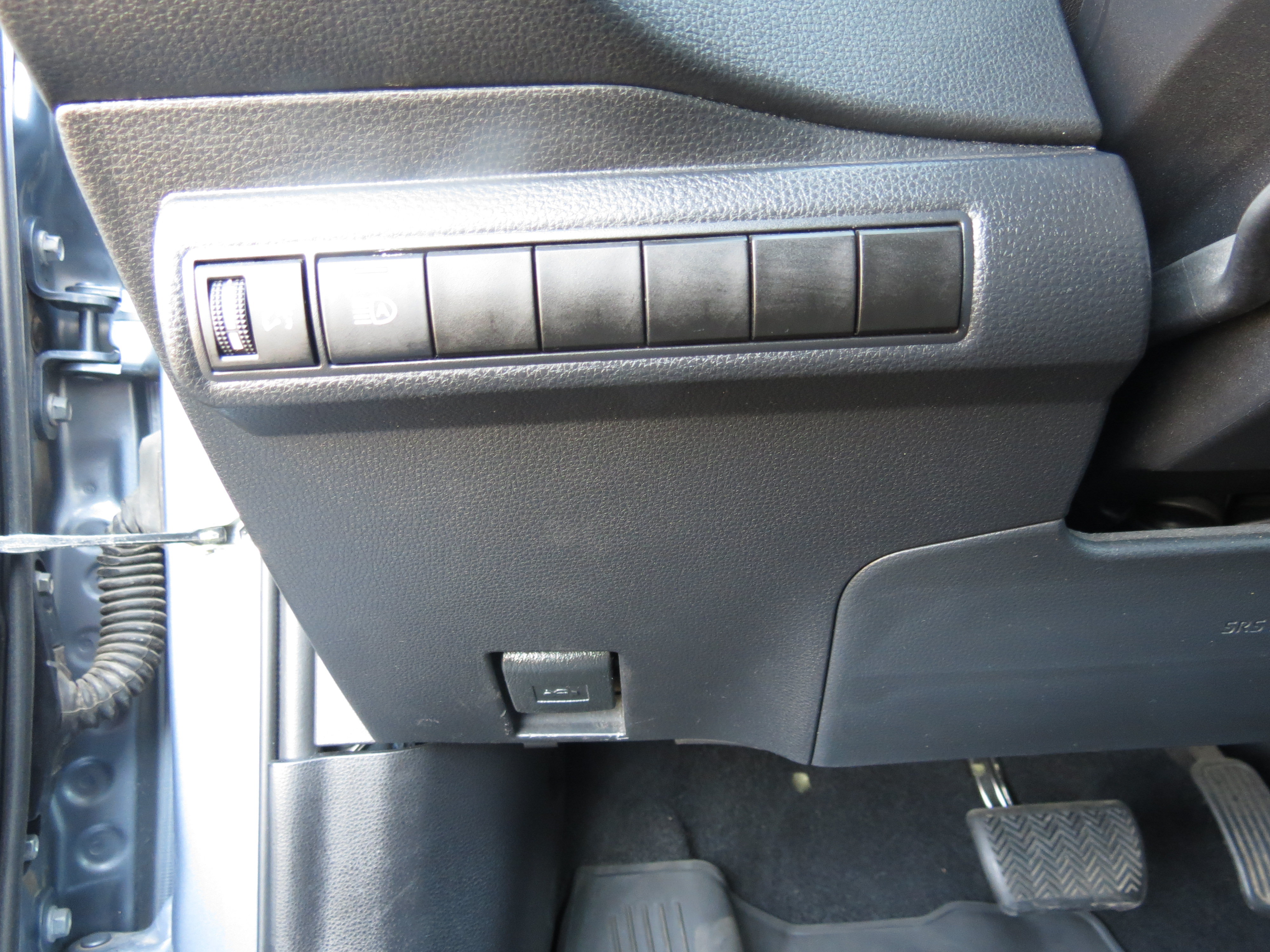 Used 2020 Toyota Corolla LE FWD image 11