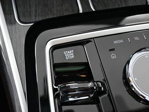 New 2026 BMW 750e xDrive w/ Premium Package image 6