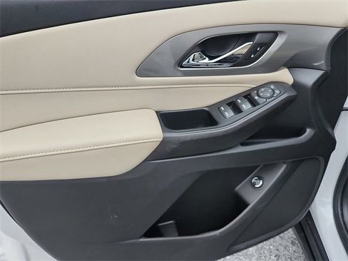 Certified 2023 Chevrolet Traverse LT image 12