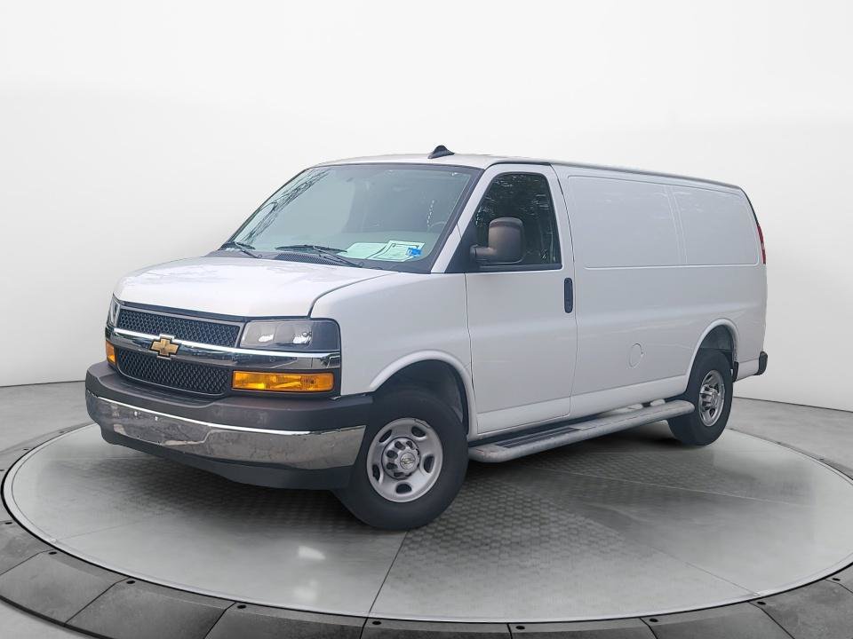 Used 2025 Chevrolet Express 2500 w/ Driver Convenience Package RWD image 3
