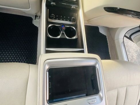 Used 2018 BMW M760i xDrive image 13