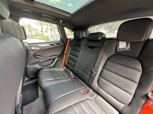 Certified 2025 Porsche Macan Turbo image 29