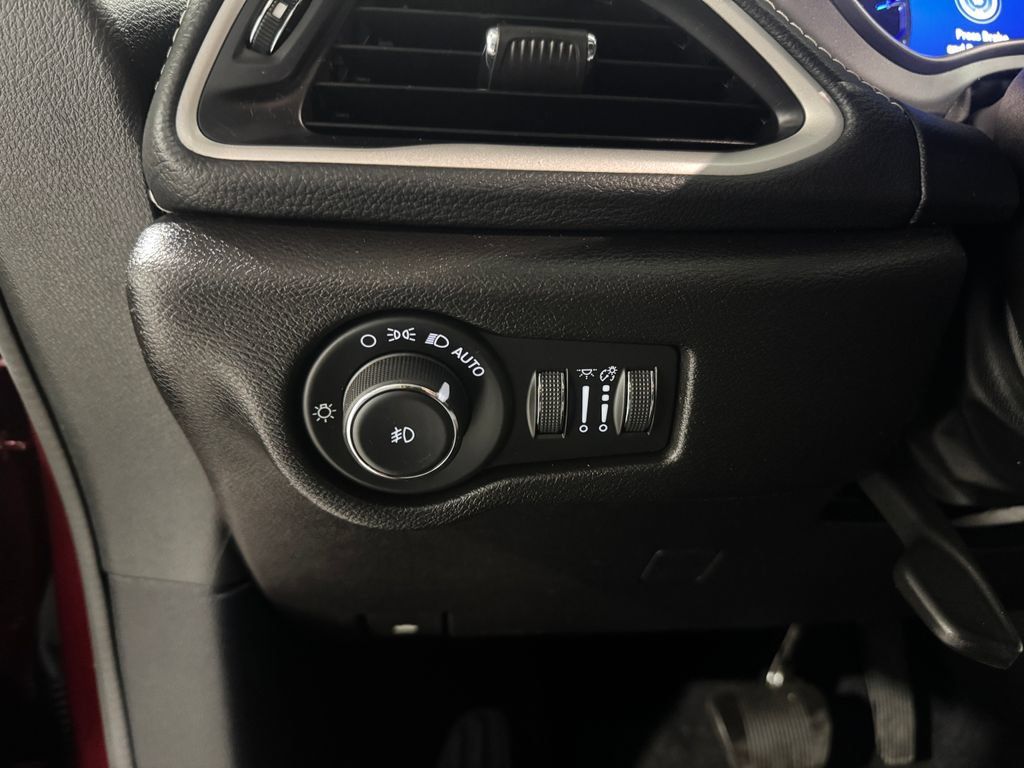 Used 2021 Chrysler Pacifica Touring w/ S Appearance Package FWD image 34