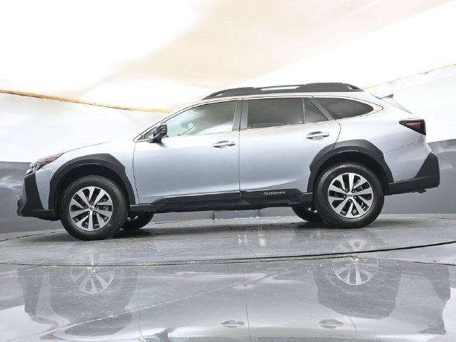 Used 2025 Subaru Outback Premium AWD/4WD image 31