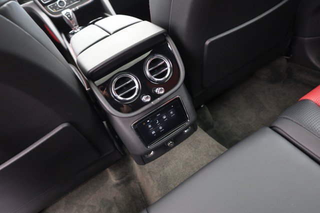 Used 2023 Bentley Bentayga AWD/4WD image 44