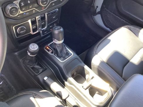 Used 2024 Jeep Wrangler Unlimited Sahara w/ Technology Group AWD/4WD image 18