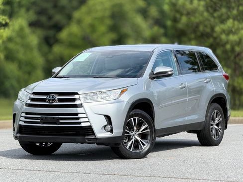 Used 2019 Toyota Highlander Plus w/ Protection Package #3 AWD/4WD image 8