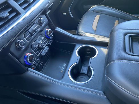 Used 2022 GMC Yukon XL AT4 image 29