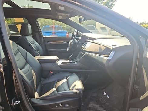 Used 2018 Cadillac XT5 Platinum w/ Driver Assist Package AWD/4WD image 4