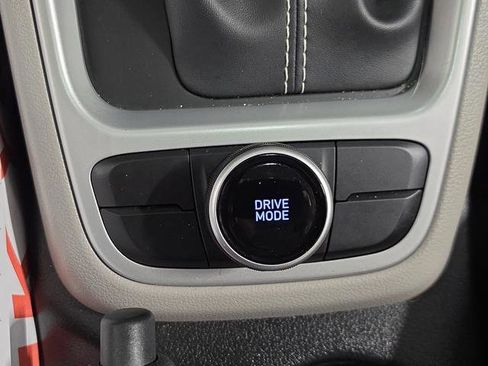 Used 2023 Hyundai Venue SEL FWD image 14