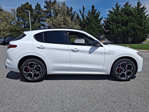 Used 2022 Alfa Romeo Stelvio Veloce image 8