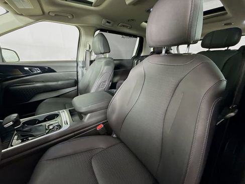 Used 2025 Kia Carnival SX Prestige image 22
