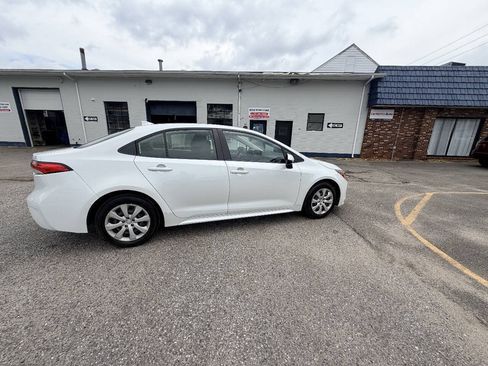 Used 2022 Toyota Corolla LE FWD image 38