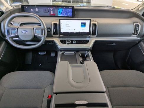 Certified 2025 Ford Expedition Active image 12