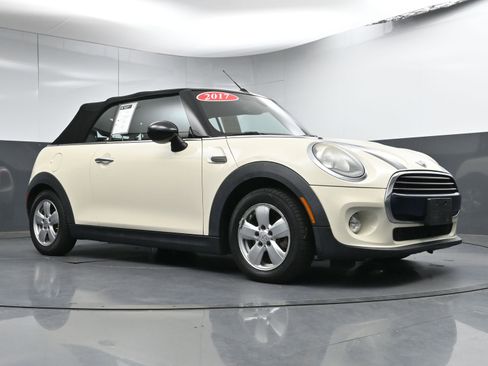 Used 2017 MINI Cooper Convertible image 24