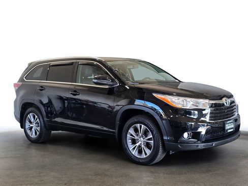 Used 2014 Toyota Highlander XLE AWD/4WD image 3