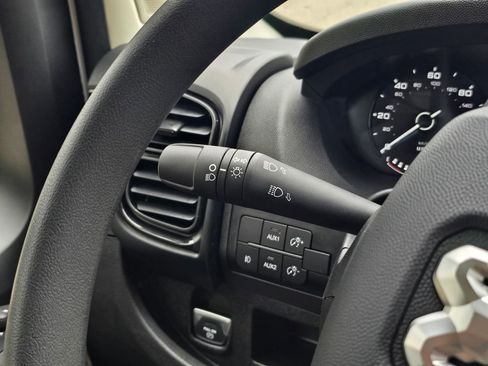 Used 2025 RAM ProMaster 2500 w/ Convenience Group image 17