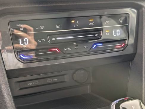 Used 2024 Volkswagen Tiguan SE image 23