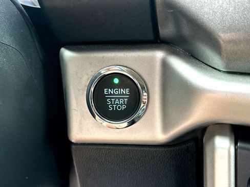 Used 2024 Ford Expedition XLT RWD image 16