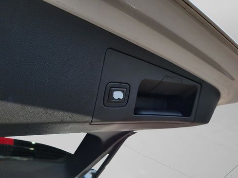 Used 2018 Cadillac XT5 Luxury w/ Driver Awareness Package image 10