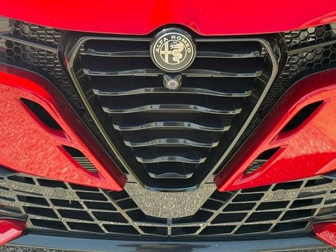 New 2026 Alfa Romeo Tonale w/ Quick Order Package 23H Volce AWD/4WD image 11