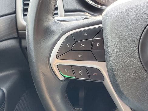 Used 2019 Jeep Grand Cherokee Laredo AWD/4WD image 12