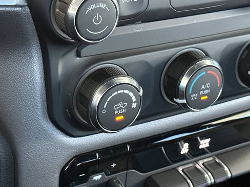 Used 2024 RAM 2500 Big Horn w/ Bed Utility Group image 28