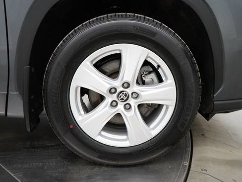 Used 2025 Toyota Highlander LE AWD/4WD image 66