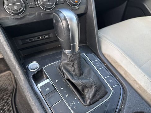 Used 2019 Volkswagen Tiguan SEL FWD image 19