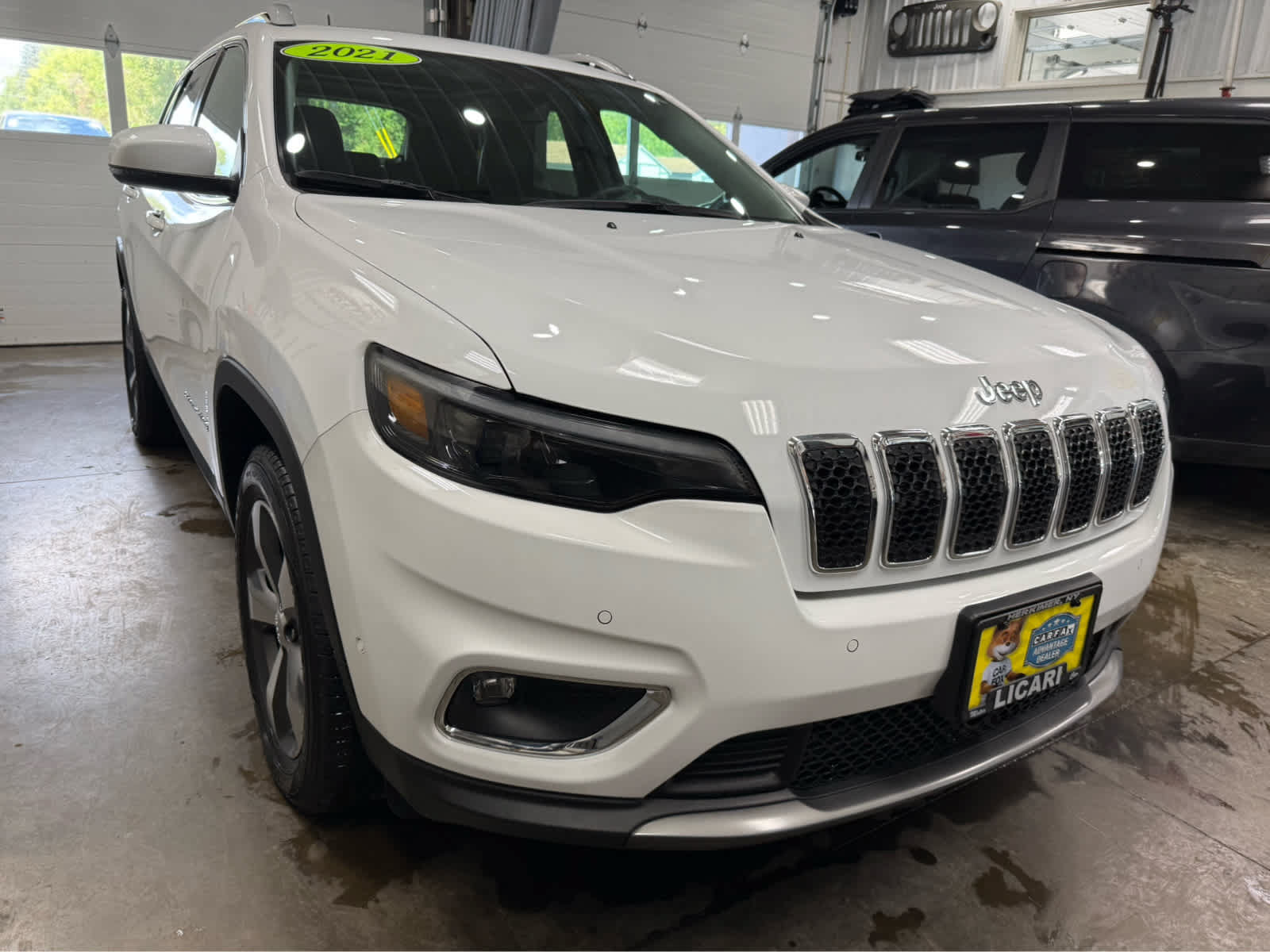 Used 2021 Jeep Cherokee Limited AWD/4WD image 3