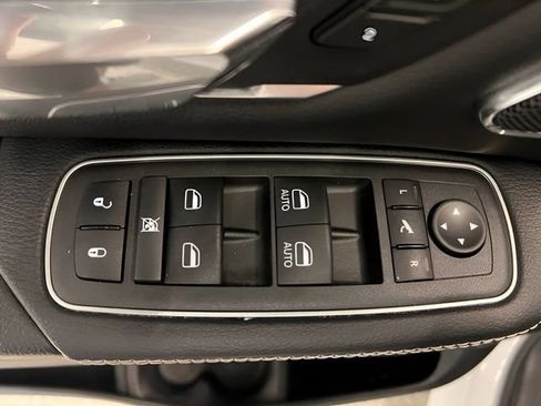 Used 2024 RAM 1500 Laramie AWD/4WD image 13