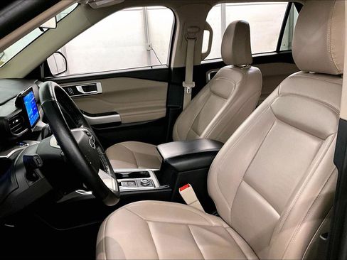 Certified 2022 Ford Explorer XLT w/ Equipment Group 202A image 24