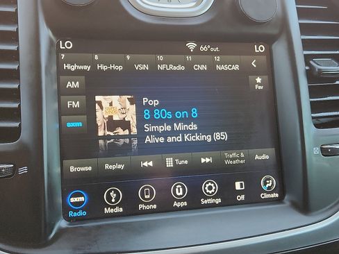 Used 2018 Chrysler 300 Touring w/ Chrome Appearance Package image 15