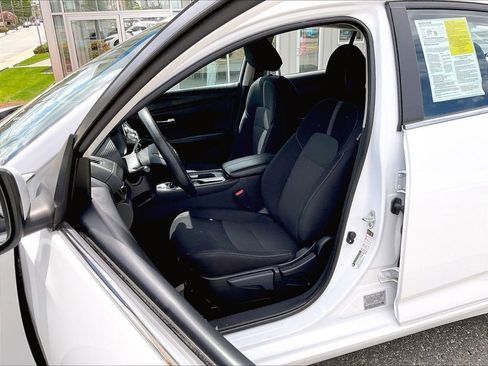 Used 2024 Nissan Sentra SV FWD image 10