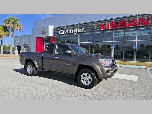 Used 2011 Toyota Tacoma PreRunner w/ SR5 Pkg #2 image 17