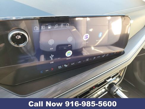 New 2026 Chevrolet Suburban Premier image 17