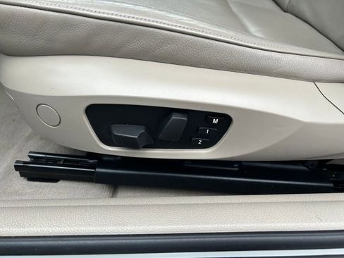 Used 2008 BMW 135i Convertible image 21