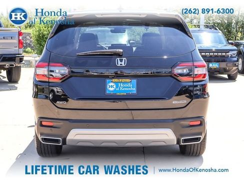 Certified 2025 Honda Pilot Touring image 4