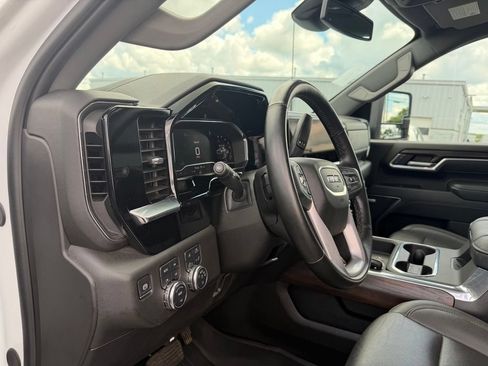 Used 2025 GMC Sierra 2500 SLT w/ SLT Convenience Package AWD/4WD image 14