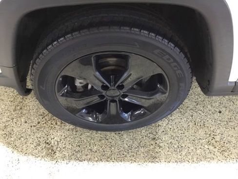 Used 2019 Jeep Compass Latitude AWD/4WD image 9