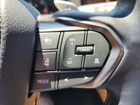 Used 2024 Lexus LX 600 4WD w/ Premium Package image 19