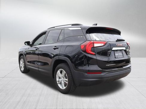 Used 2022 GMC Terrain SLE w/ Driver Convenience Package FWD image 5