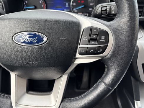 Used 2022 Ford Explorer XLT AWD/4WD image 16