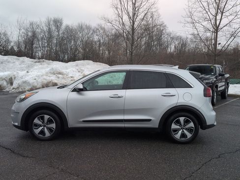 Used 2017 Kia Niro LX image 8