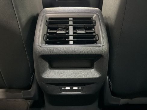 Certified 2025 Volkswagen Tiguan SE AWD/4WD image 31