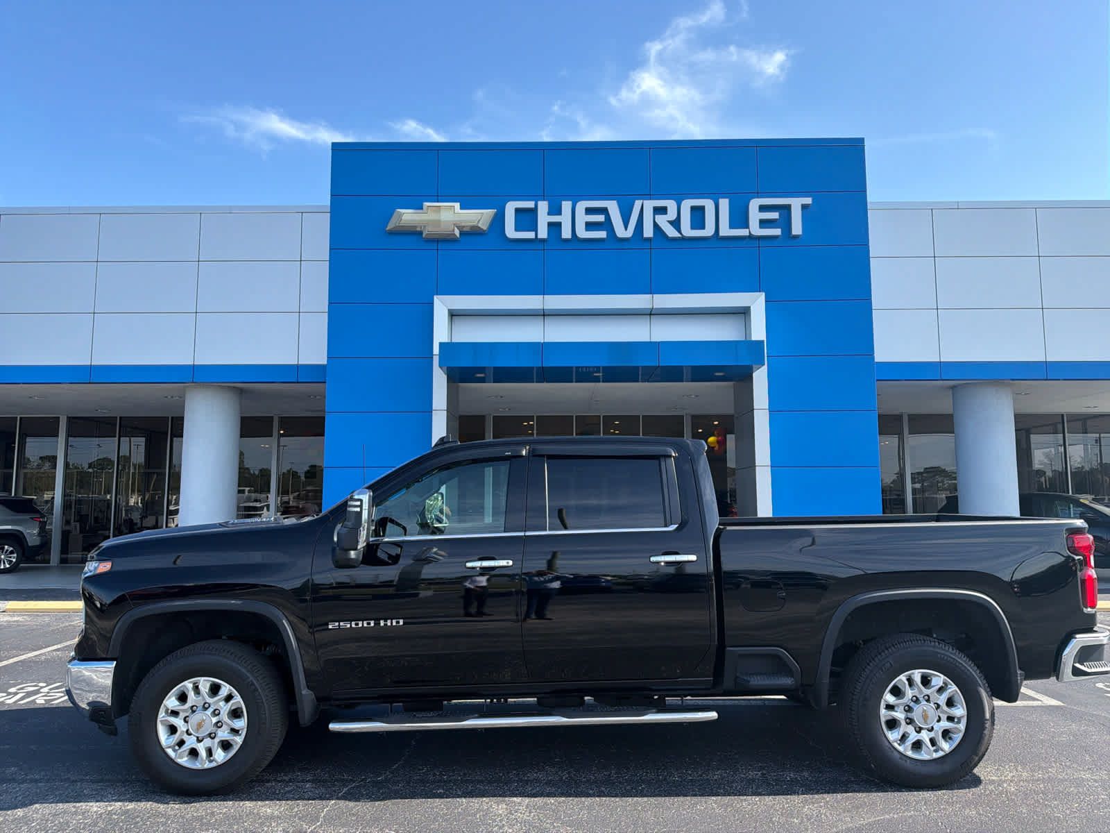 Used 2024 Chevrolet Silverado 2500 LTZ RWD image 2