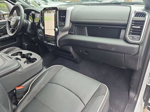 New 2026 RAM 2500 Laramie AWD/4WD image 17